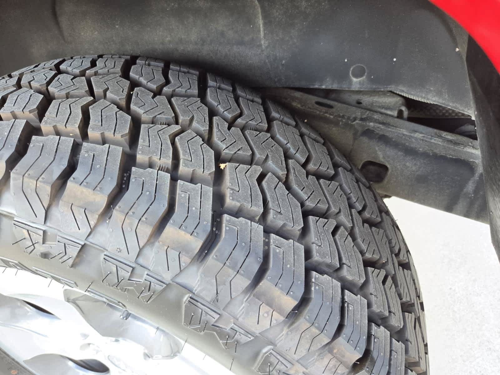 Used 2018 Jeep Wrangler Sahara w/ Connectivity Group AWD/4WD image 25