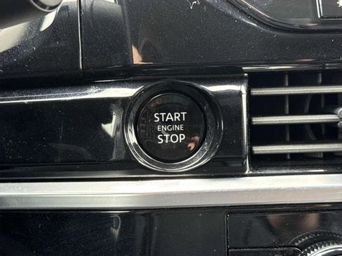 Used 2025 Nissan Pathfinder SL image 19