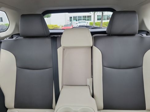 Used 2023 Toyota Corolla Cross XLE w/ Convenience Package FWD image 21