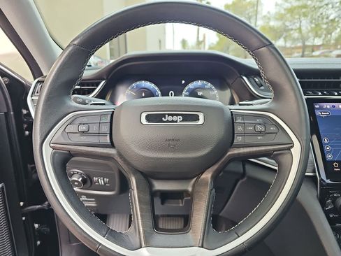 Used 2022 Jeep Grand Cherokee Limited AWD/4WD image 19