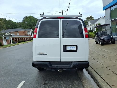 Used 2017 Chevrolet Express 2500 Extended RWD image 4