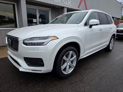 Used 2023 Volvo XC90 B5 Core AWD/4WD image 4