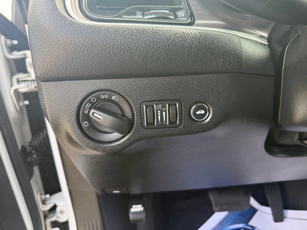 Used 2016 Dodge Challenger SXT w/ Driver Convenience Group RWD image 23