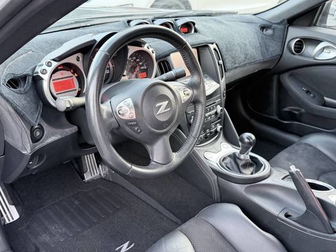 Used 2009 Nissan 370Z Touring image 12