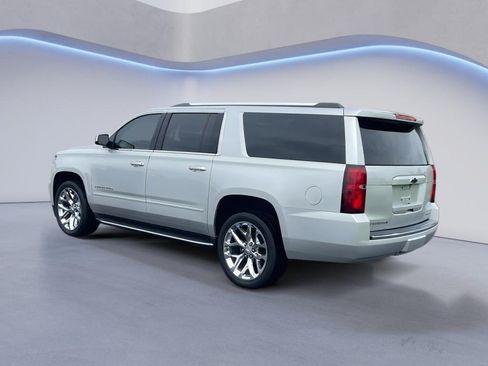 Used 2020 Chevrolet Suburban Premier AWD/4WD image 4