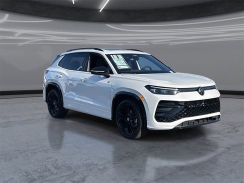 New 2026 Volkswagen Tiguan SE R-Line image 2