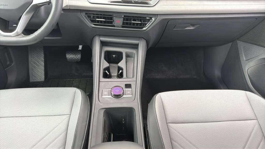 New 2026 Volkswagen Tiguan SE AWD/4WD image 18