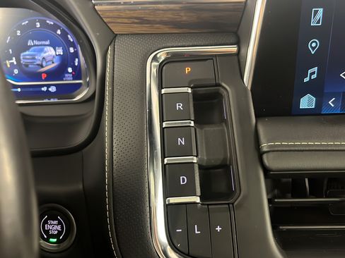 Used 2022 Chevrolet Tahoe Premier AWD/4WD image 24