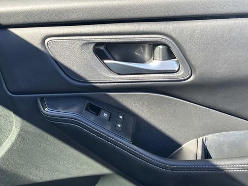 Used 2024 Nissan Rogue SV image 14