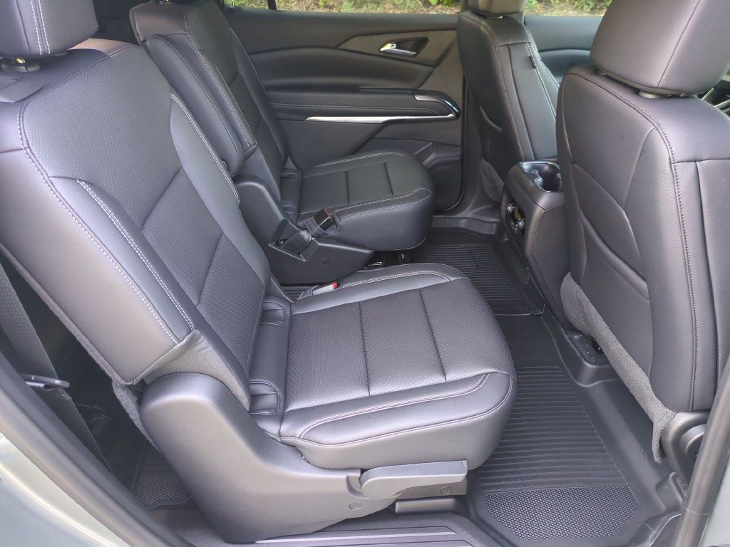 New 2027 Chevrolet Traverse LT w/ Driver Confidence Package AWD/4WD image 33