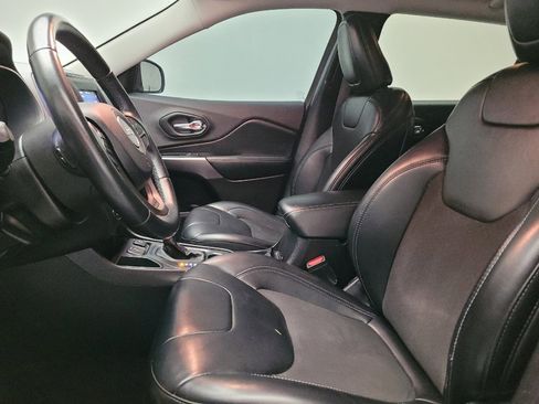 Used 2019 Jeep Cherokee Latitude Plus FWD image 17