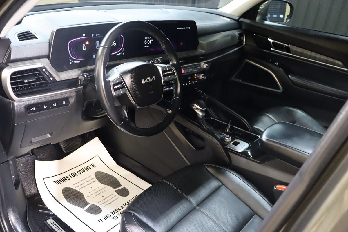 Used 2024 Kia Telluride EX w/ EX Captain's Chair Package FWD image 30