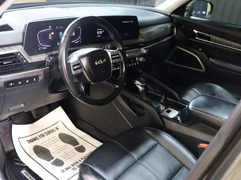 Used 2024 Kia Telluride EX w/ EX Captain's Chair Package FWD image 30