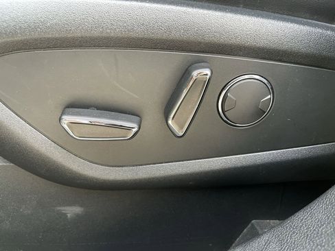 Used 2017 Lincoln MKX Select w/ Enhanced Security Package image 17