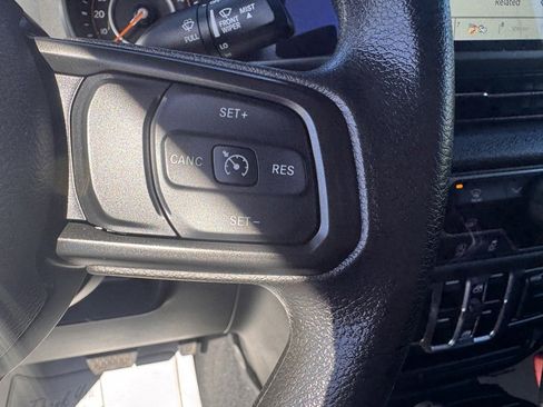 Used 2025 Jeep Gladiator Sport image 3