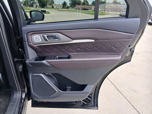 Used 2025 Ford Explorer Platinum w/ LUX Leather Package AWD/4WD image 22