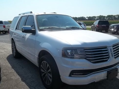 Used 2017 Lincoln Navigator Select AWD/4WD image 3