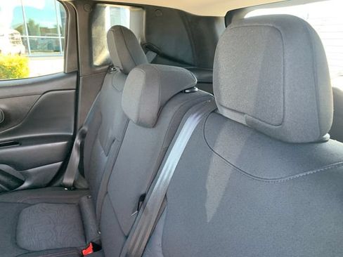 Used 2019 Jeep Renegade Trailhawk AWD/4WD image 13
