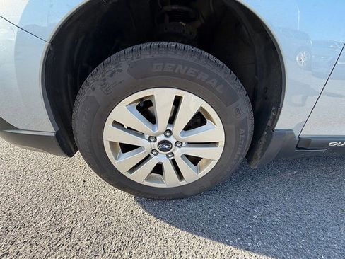 Used 2017 Subaru Outback 2.5i Premium AWD/4WD image 9