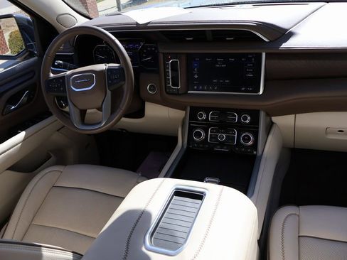 Used 2021 GMC Yukon Denali w/ Denali Premium Package image 21