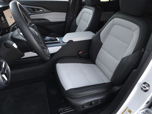 Used 2025 Chevrolet Equinox EV LT image 10