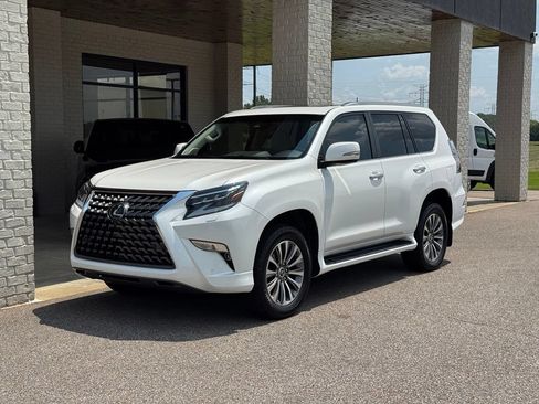 Used 2022 Lexus GX 460 Luxury w/ Accessory Package AWD/4WD image 3
