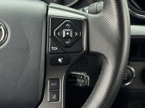 Used 2018 Toyota Tacoma TRD Sport image 15