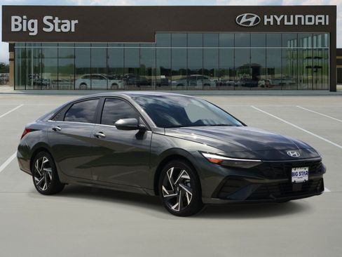 Used 2026 Hyundai Elantra Limited w/ Cargo Package FWD image 6