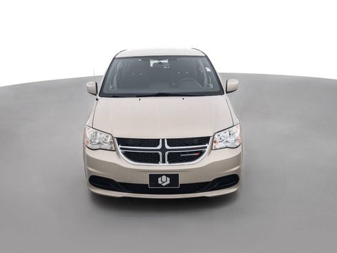 Used 2014 Dodge Grand Caravan SE FWD image 2