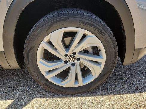Used 2022 Volkswagen Atlas SE w/ Panoramic Sunroof Package FWD image 8
