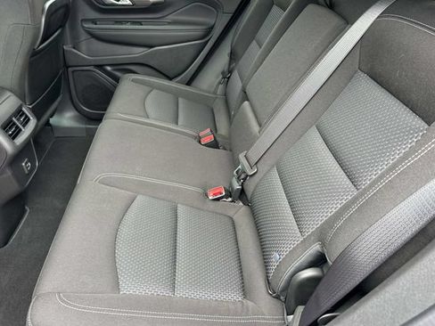 Used 2024 GMC Terrain SLE w/ Driver Convenience Package FWD image 19