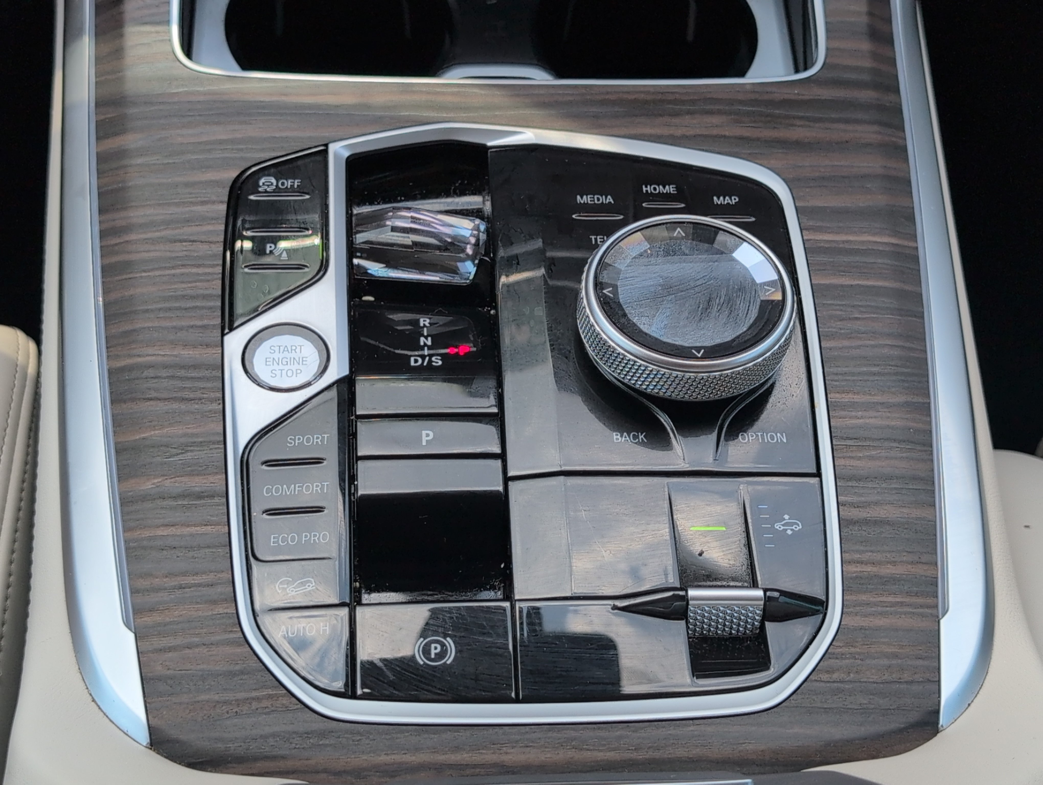 Used 2024 BMW X7 xDrive40i w/ Executive Package AWD/4WD image 21