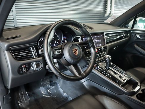 Used 2023 Porsche Macan image 4