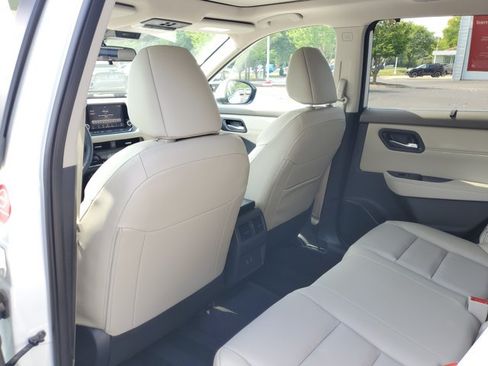 Certified 2025 Nissan Rogue SV w/ SV Premium Package FWD image 28