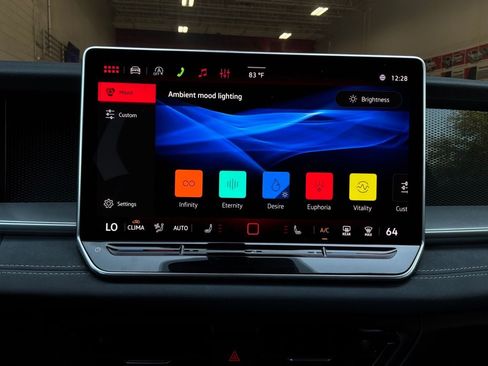 Used 2026 Volkswagen Tiguan SE FWD image 30