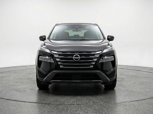 Used 2025 Nissan Rogue SV image 2