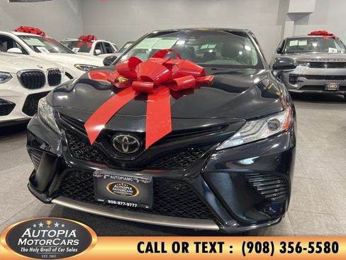 Used 2018 Toyota Camry XLE FWD image 1