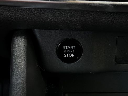 Used 2025 Nissan Rogue SV FWD image 25