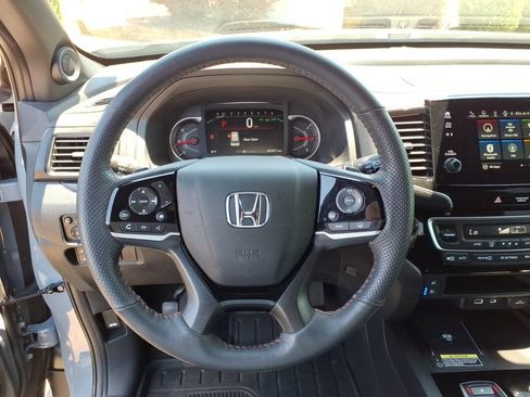 Used 2024 Honda Passport Black Edition image 23