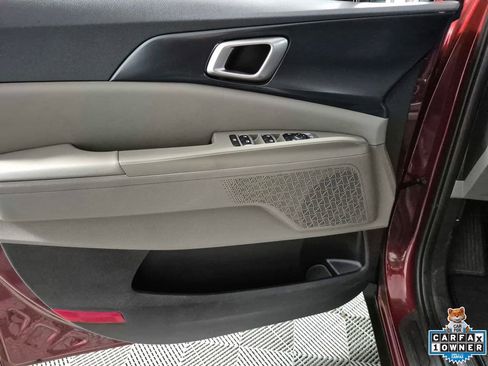 Used 2025 Kia Carnival FWD image 13