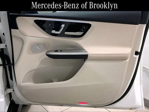 Used 2025 Mercedes-Benz GLC 300 4MATIC image 21