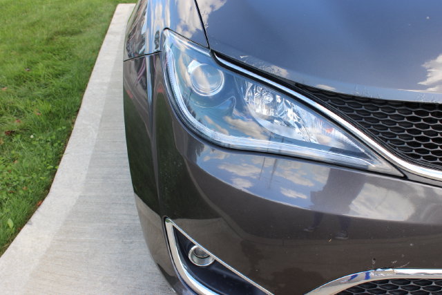 Used 2018 Chrysler Pacifica Touring-L w/ Tire & Wheel Group FWD image 3