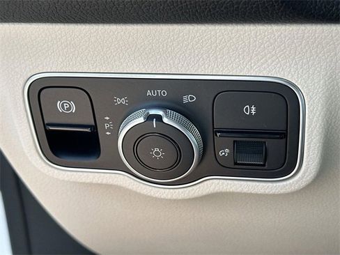 Used 2024 Mercedes-Benz EQB 250+ image 17
