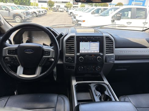 Used 2017 Ford F250 Lariat w/ Lariat Value Package AWD/4WD image 29