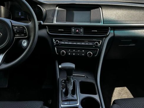 Used 2018 Kia Optima LX FWD image 17