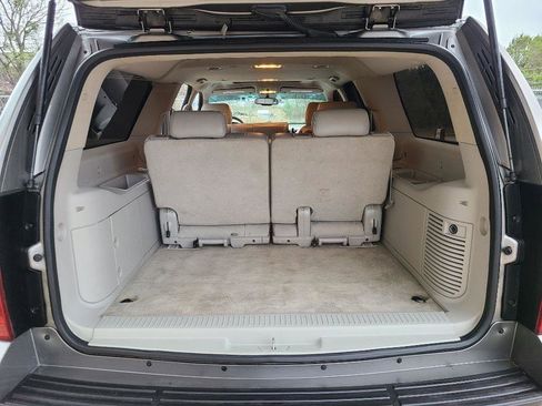 Used 2008 Chevrolet Suburban LT w/ LT Preferred Equipment Group RWD image 13