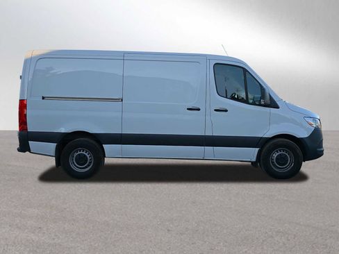 Used 2025 Mercedes-Benz Sprinter 2500 image 2