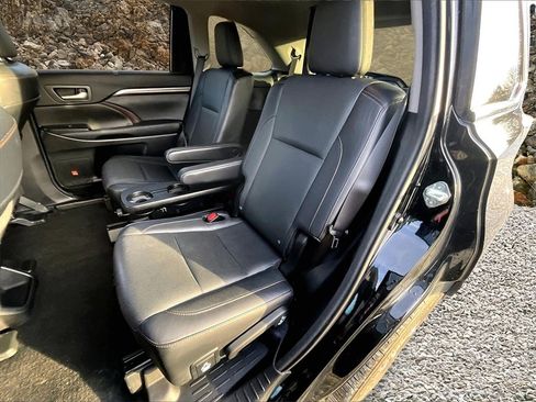 Used 2015 Toyota Highlander Limited image 23