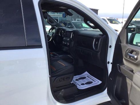 Used 2021 GMC Sierra 1500 AT4 w/ AT4 Preferred Package AWD/4WD image 17