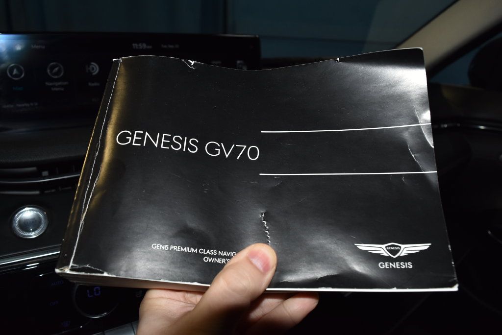 Used 2025 Genesis GV70 2.5T AWD/4WD image 10